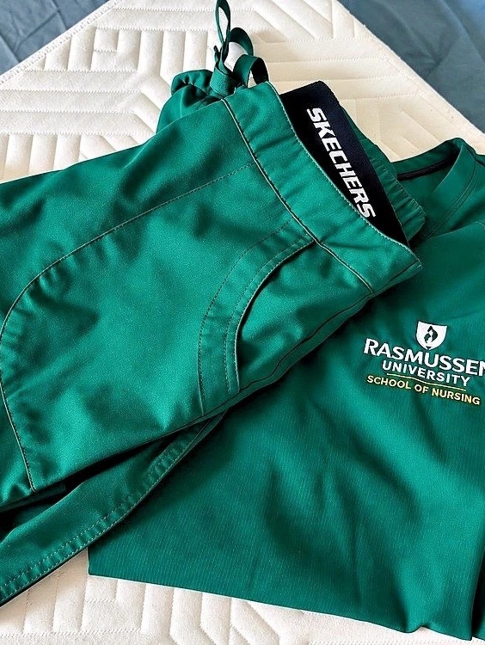 Skechers Green Scrub Set Like New